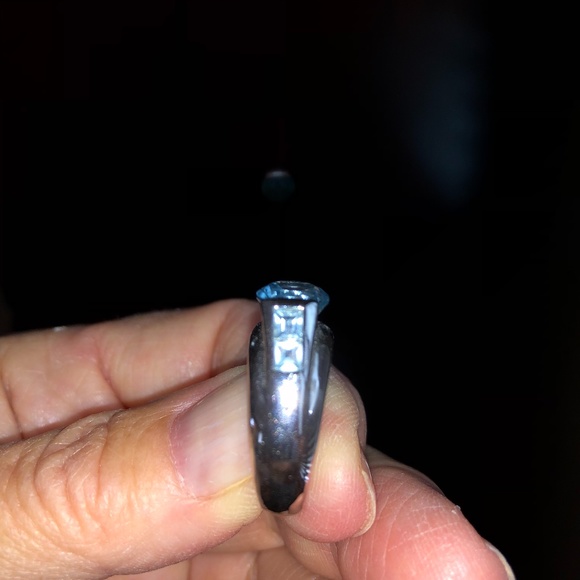 Ring - Picture 3 of 3